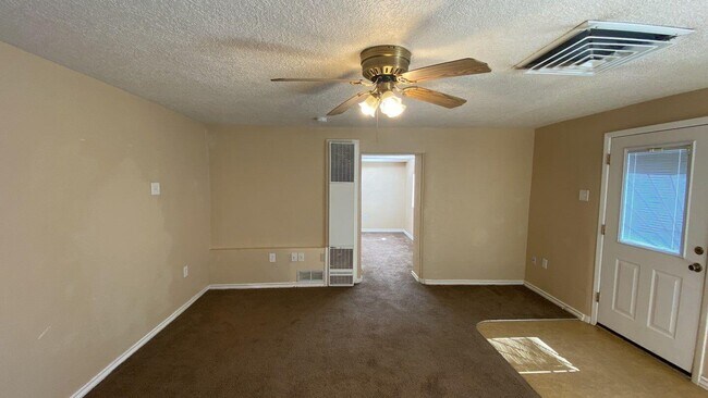 Building Photo - 942 Anthony Ln SW