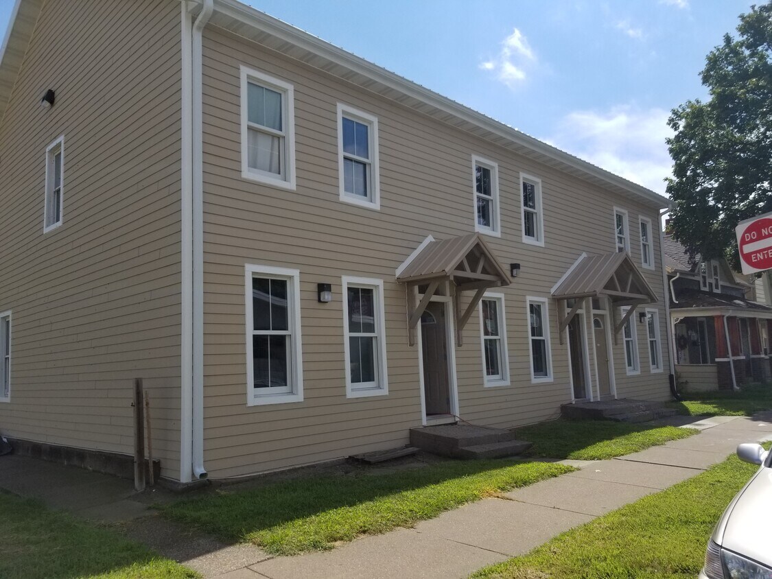 2062 White St Unit 2062, Dubuque, IA 52001 Apartments in Dubuque, IA