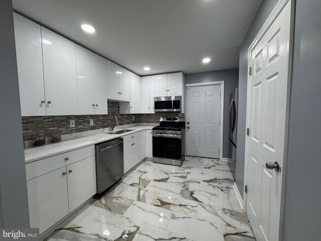 Foto del edificio - 739 E 10th St