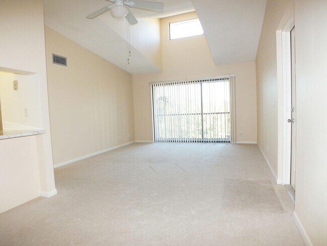 Building Photo - 819 Sky Pine Way