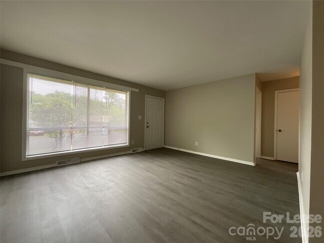 Foto del edificio - 4928 Malibu Dr