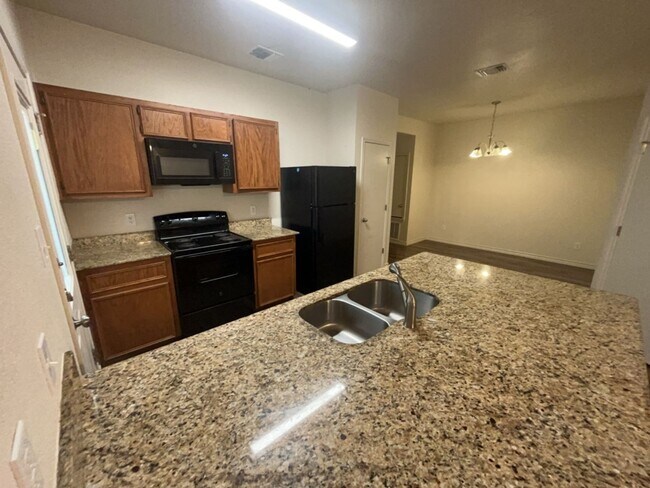 Foto del edificio - AVAILABLE NOW; APPLY TODAY ON OUR WEBSITE