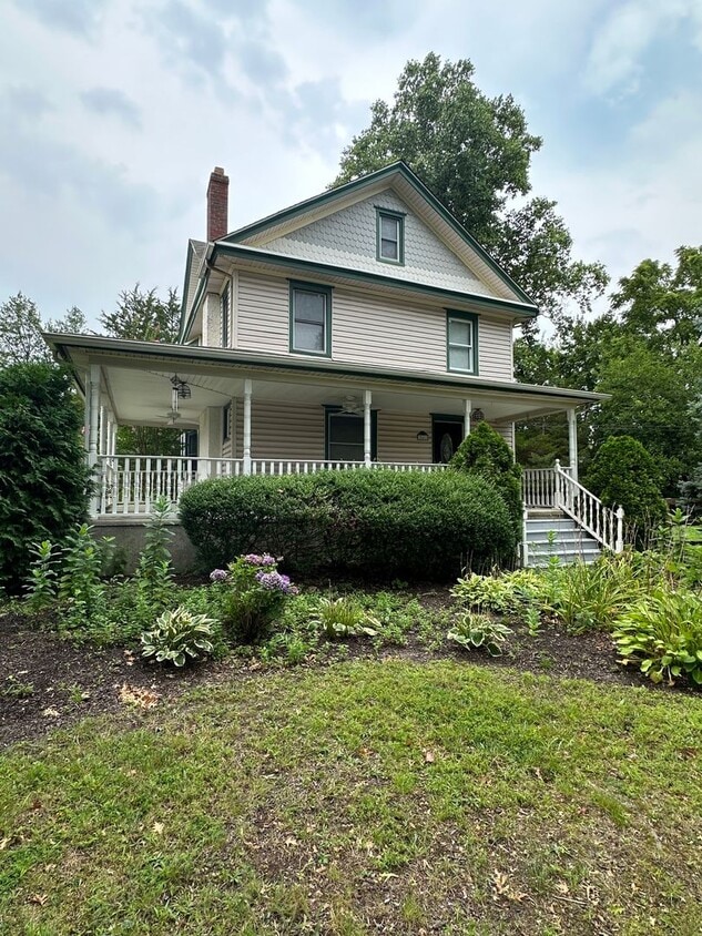 Well maintained 4 bedroom 2 bathroom home - Well maintained 4 bedroom 2 bathroom home