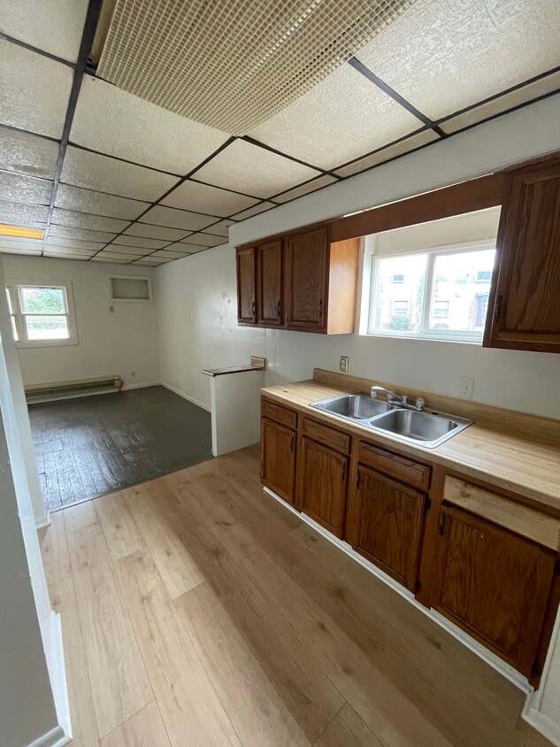 Building Photo - 66 Coolspring St