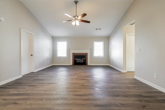 Building Photo - 375 Springlake Dr