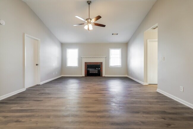 Foto del edificio - 375 Springlake Dr