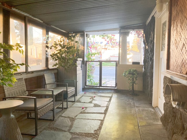 Foto del edificio - 3421 Belmont Ave