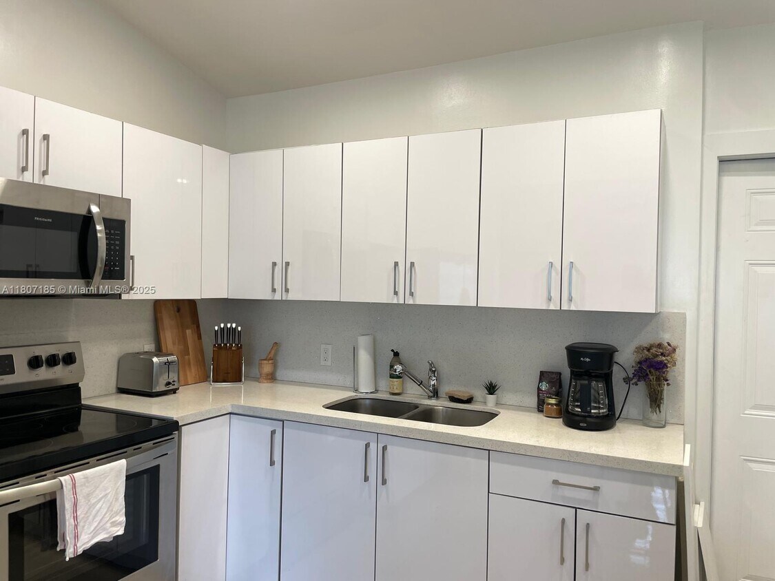 Foto principal - 26 NE 70th St