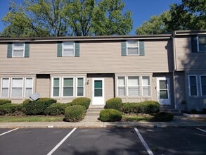 Building Photo - 7900 Barkwood Dr