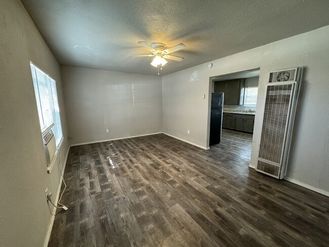 Building Photo - Updated 3 bedroom home!