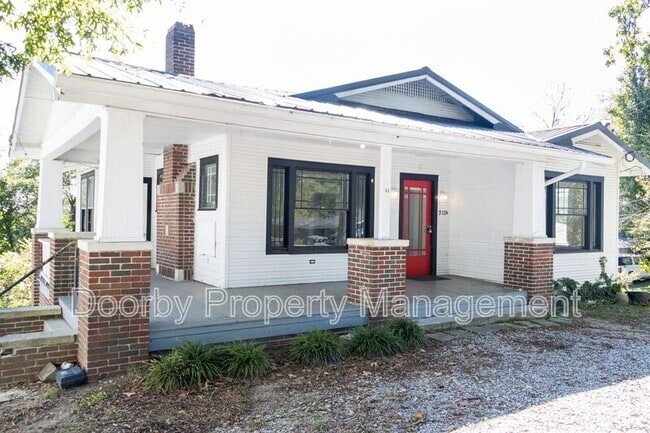 Building Photo - 910 S Crest