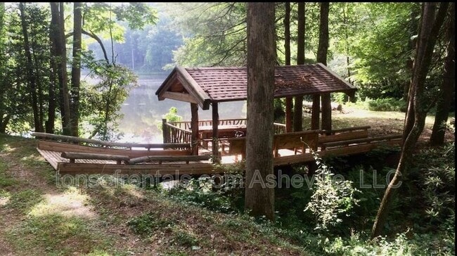 Building Photo - 4 Coma Lk Ln