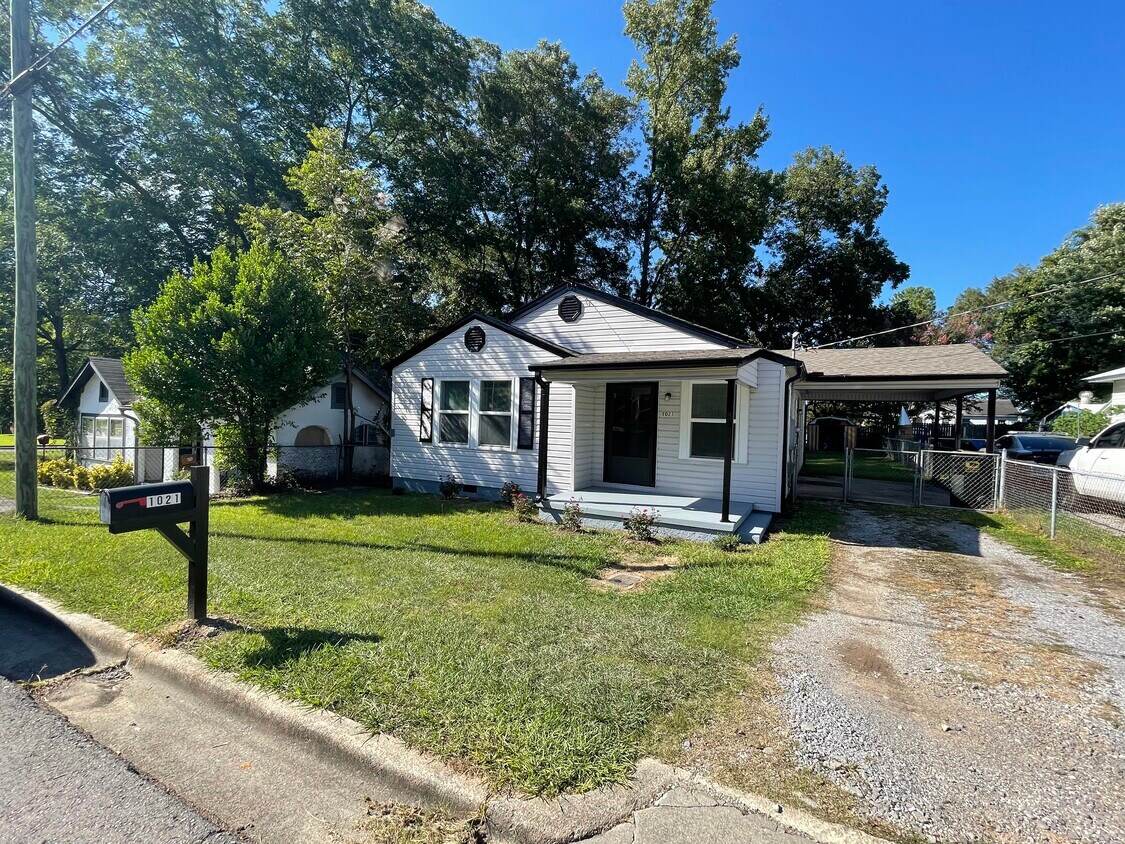 Primary Photo - 1021 St Joseph St NW