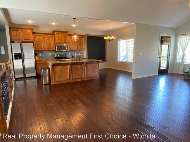 Building Photo - 6 br, 3 bath House - 13902 E Ayesbury Street