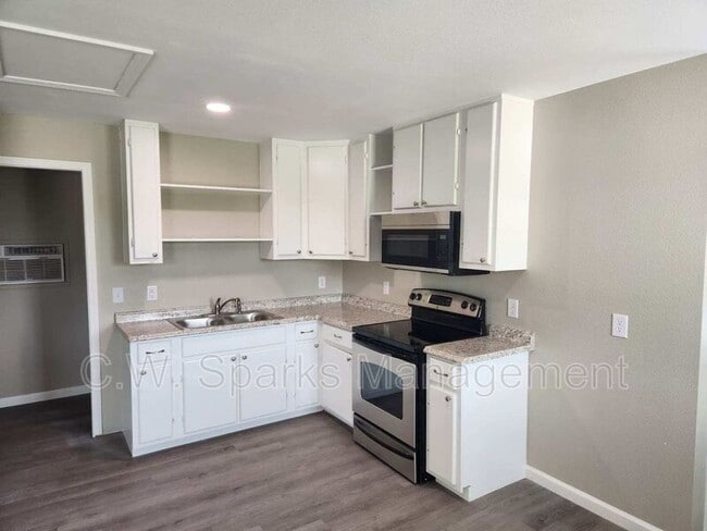 Building Photo - 1317 E Main St