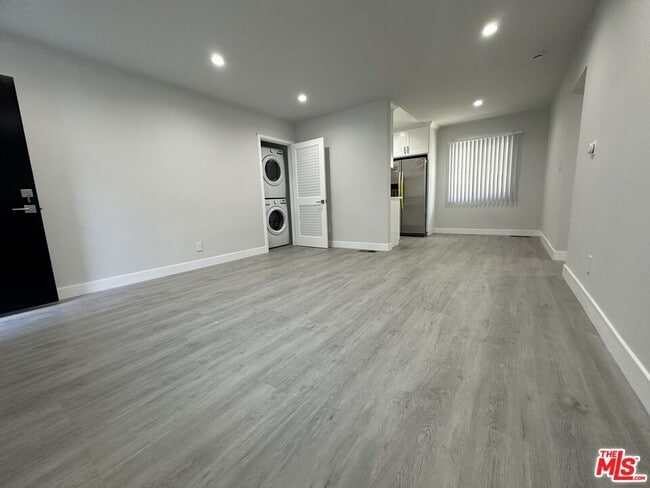 Foto del edificio - 1145 S Holt Ave