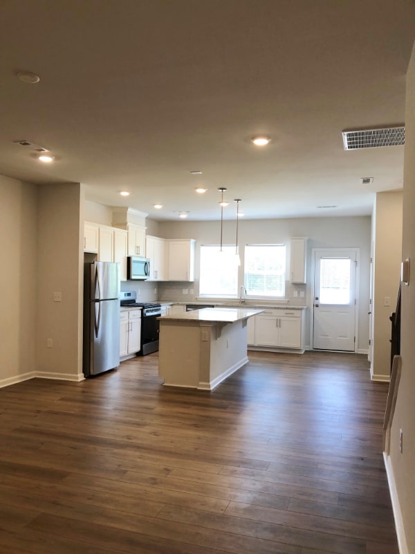 Building Photo - 805 Falls Grove Trl