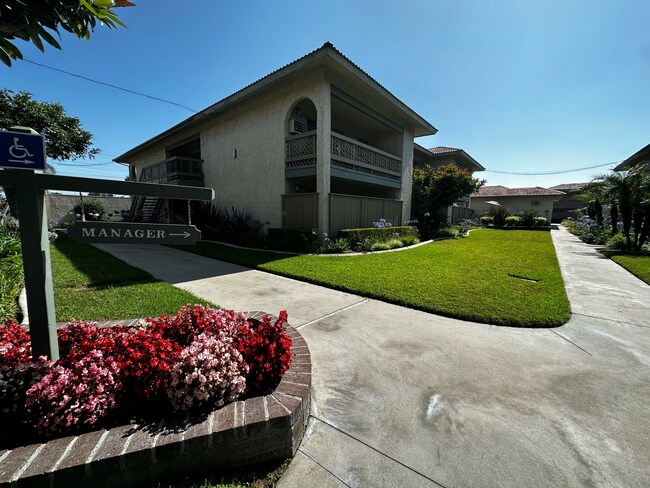 Foto del edificio - Las Mariposas Apartments