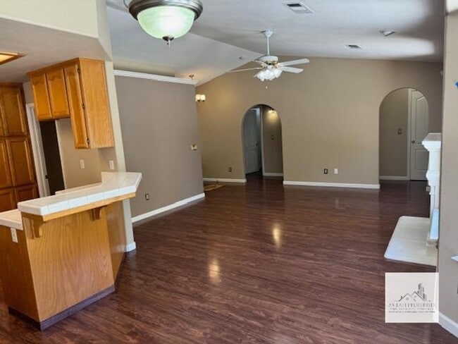 Building Photo - 3 Bedroom 2 bath in One of Fresno most desirable areas