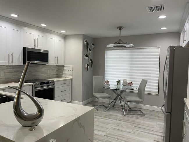 Building Photo - 7326 Clunie Pl