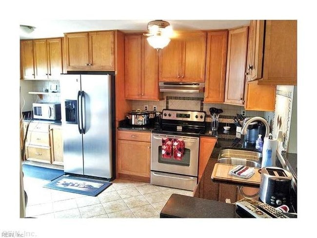 Building Photo - 525 Hillshire Way