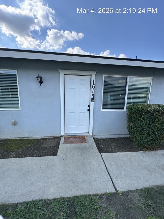 Building Photo - 1617-1617 E Douglas Ave