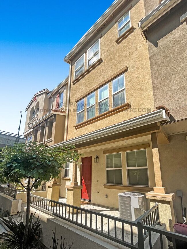 Foto del edificio - Highly Desired, Centrally Located Hayward ...