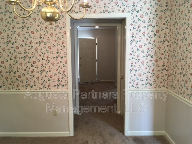 Building Photo - 368 Candlestick Way