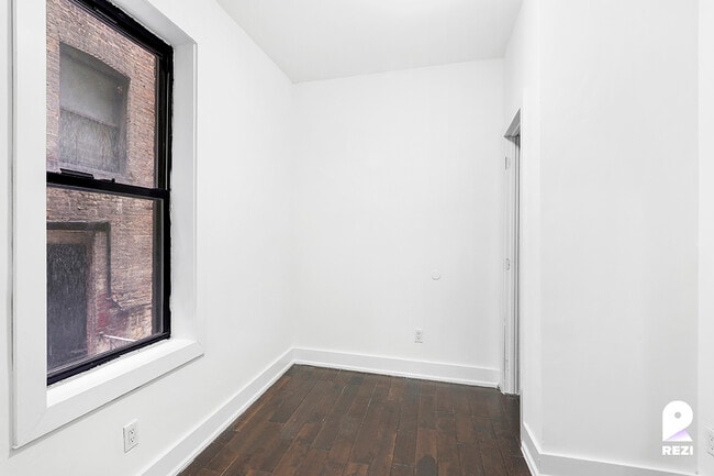 Building Photo - 526 W 173rd St