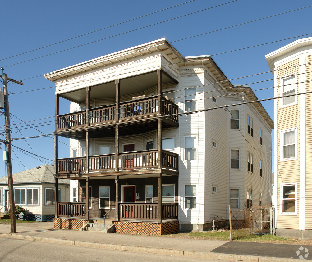 Building Photo - 190 Maple St