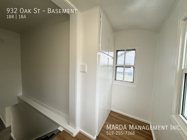 Photo du bâtiment - BRAND NEW RENO 2 BED/ 1 BATH LOWER- WEST END + HYDRO & 30% WATER