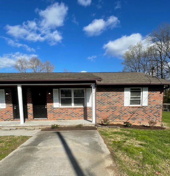 Foto del edificio - Cozy Townhome located in West Knox