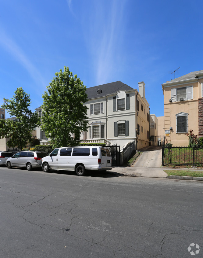 Building Photo - 539 S Berendo St