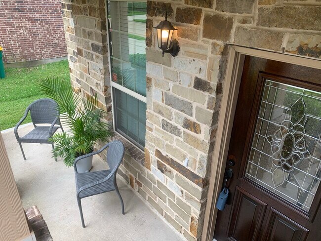 Foto del edificio - 6819 Hunters Trace Ln