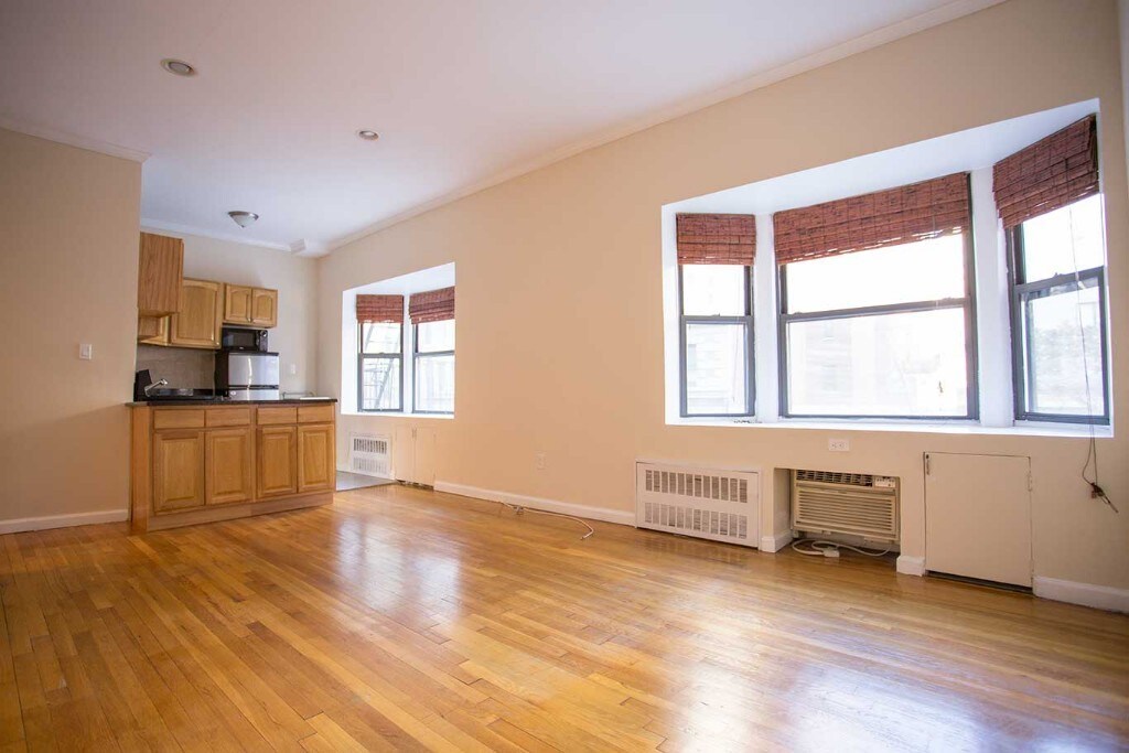 Foto principal - 152 E 35th St