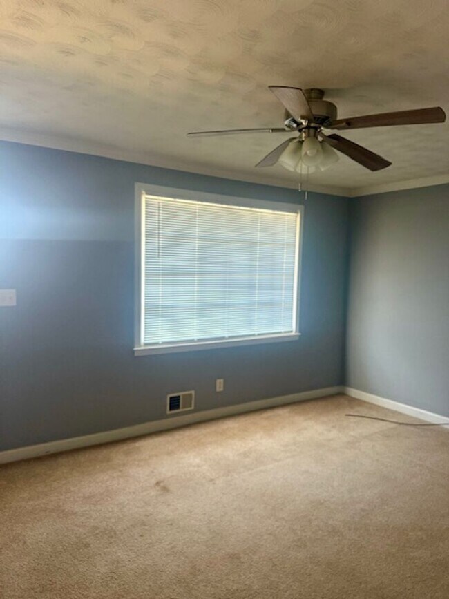 Foto del edificio - 2BR Brick Ranch w/ Carport in Duncan