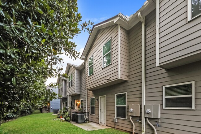 Foto del edificio - 205 Highwood Ln