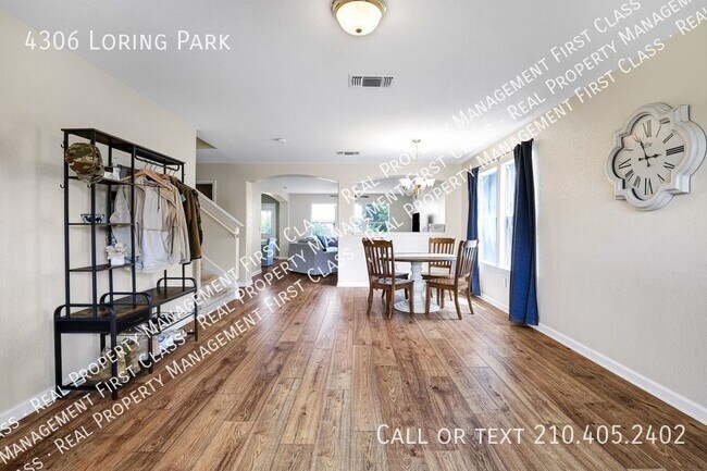Foto del edificio - Beautiful 2 story home on greenbelt!