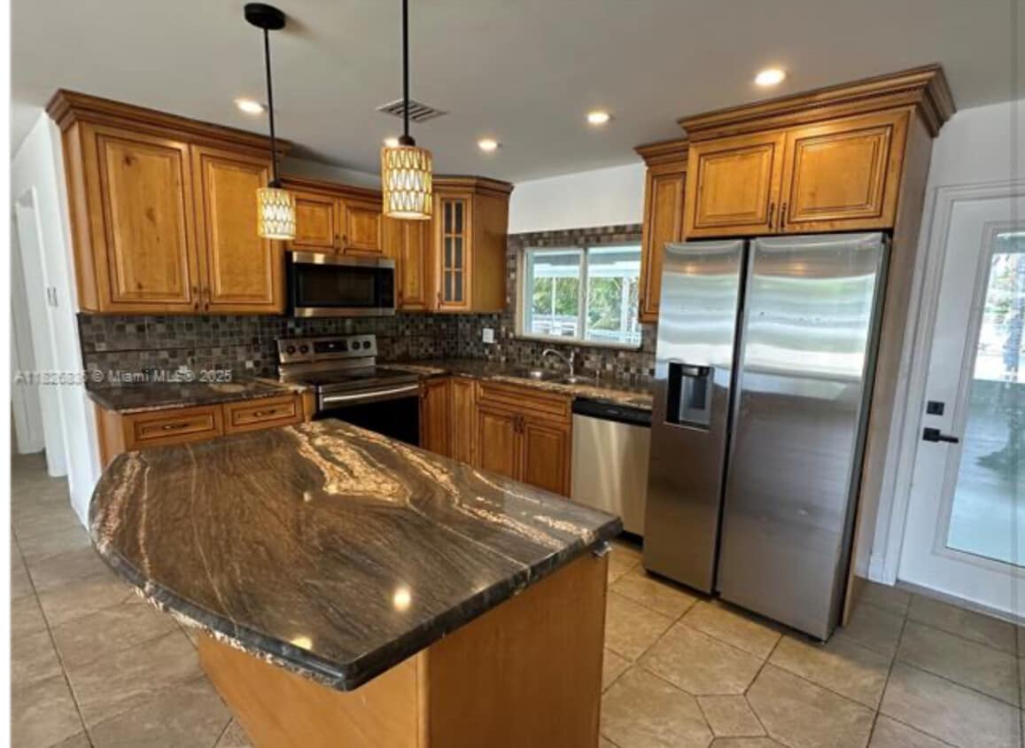 Foto principal - 4830 SW 41st Ave