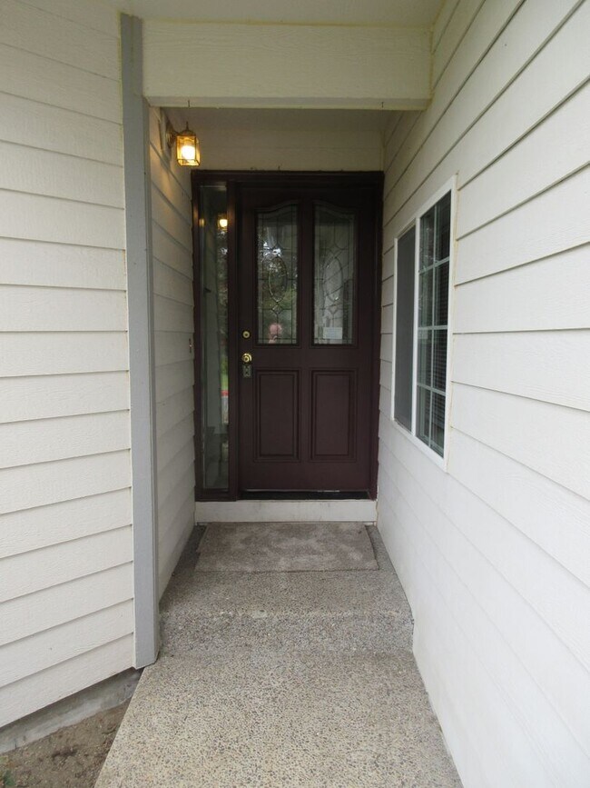 Foto del edificio - Three Bedroom Home in Golf Course Estates