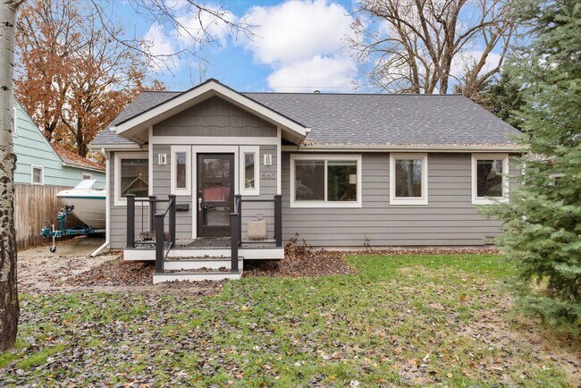 Building Photo - 3 bedroom, 3 bath home in Whitefish, MT