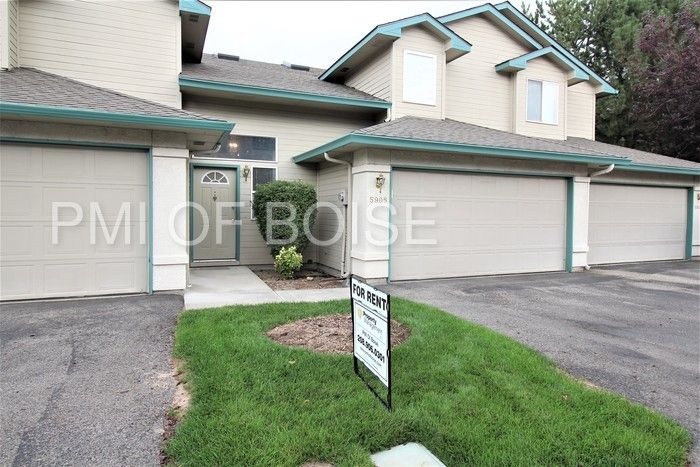 Primary Photo - 5905 N Cobbler Ln