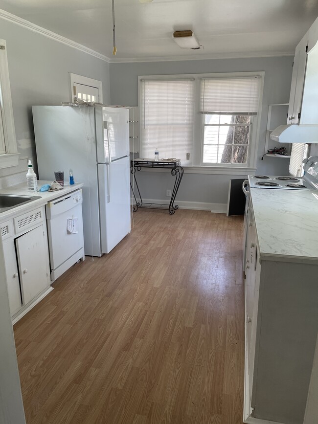 Renovated kitchen - 1307 E Ash St