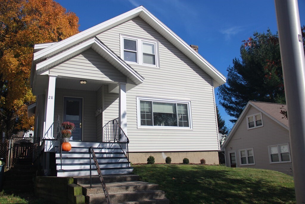 28 Gifford Dr Unit 1, Worcester, MA 01606 Room for Rent in Worcester