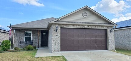 Building Photo - 8700 Northwood Creek Dr
