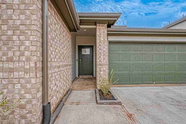 Building Photo - 1527 Merulana Lane