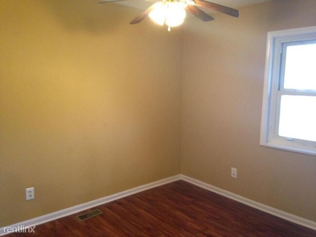 Building Photo - 3 br, 1 bath House - 124 Riverview Court