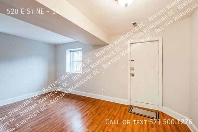 Building Photo - Light & Bright 1Bd Condo with Spacious Pri...