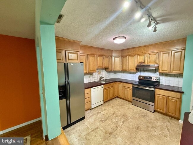 Building Photo - 30 Hopkinson Ct