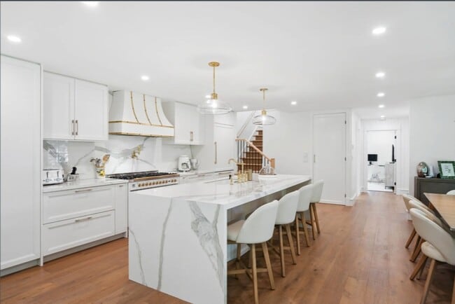 Building Photo - 5 Bedroom Single Family Home in Sag Harbor...